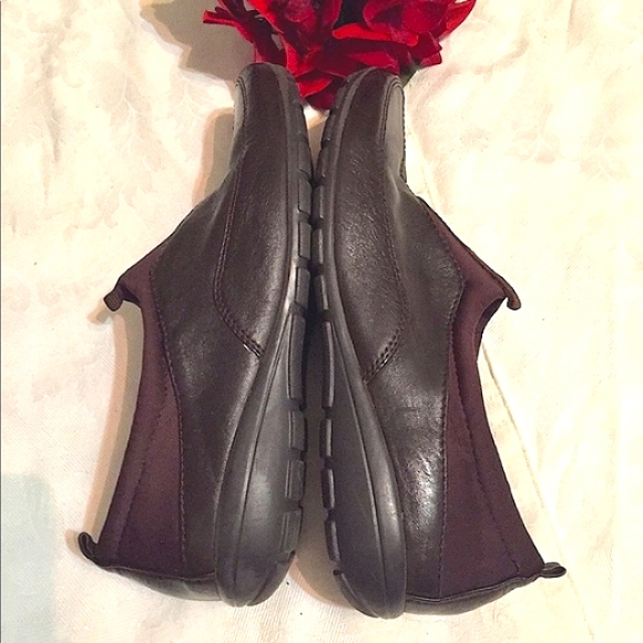 Easy Spirit Chocolate Brown Leather Slip-On (8.5) - Picture 6 of 7